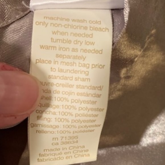 Grey satin-like pillow sham - Picture 5 of 6